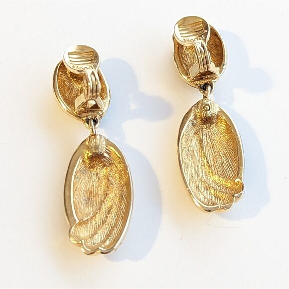 Vintage Monet Rich Gold Tone Black Enameled Chic Dangle Drop Clip On Earrings - Picture 3 of 4